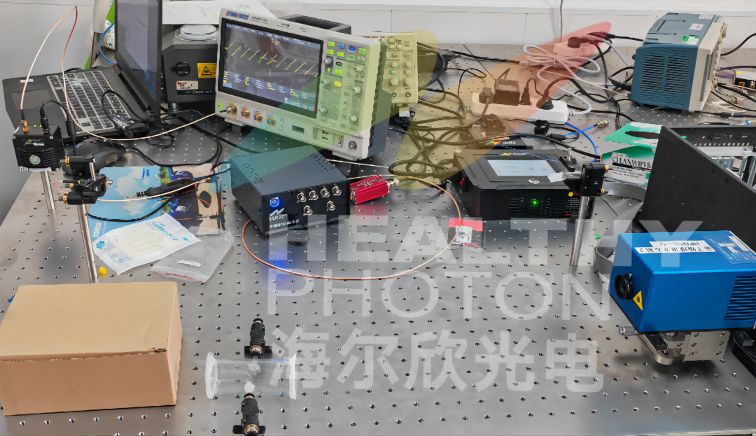 图1为昕虹光电工程师在西安科技大学搭建的实验系统